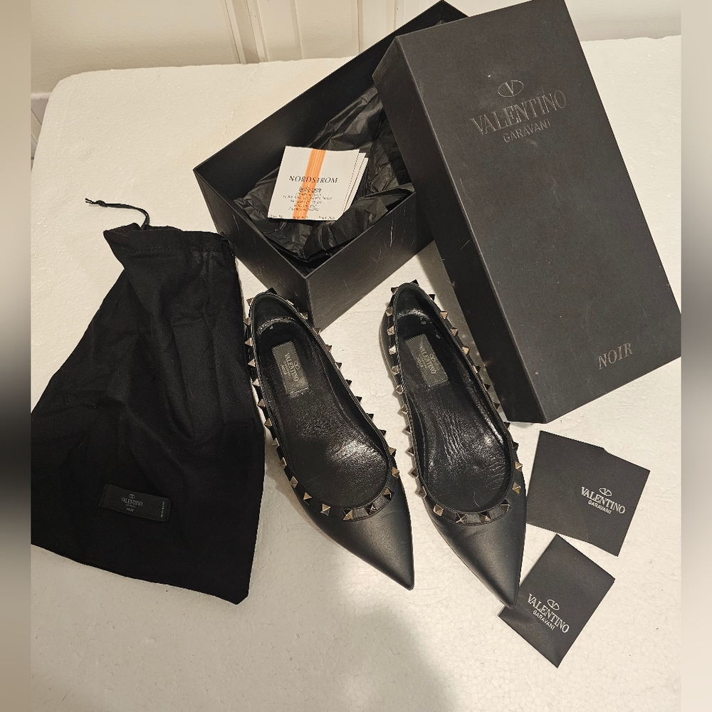 Valentino Garavani 🔥🔥2X HOST PICK🔥🔥Ballerina Noir Rockstud flats